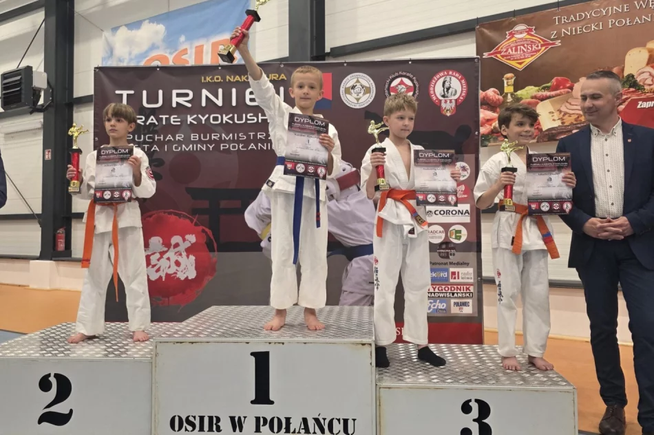 11 medali oraz 3 miejsce drużynowo na Turnieju w Połańcu dla zawodników Limanowskiego Klubu Kyokushin Karate - zdjęcie 8