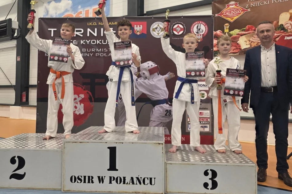11 medali oraz 3 miejsce drużynowo na Turnieju w Połańcu dla zawodników Limanowskiego Klubu Kyokushin Karate - zdjęcie 9