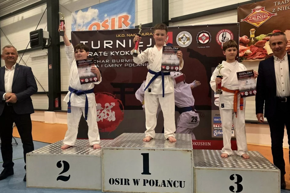 11 medali oraz 3 miejsce drużynowo na Turnieju w Połańcu dla zawodników Limanowskiego Klubu Kyokushin Karate - zdjęcie 10