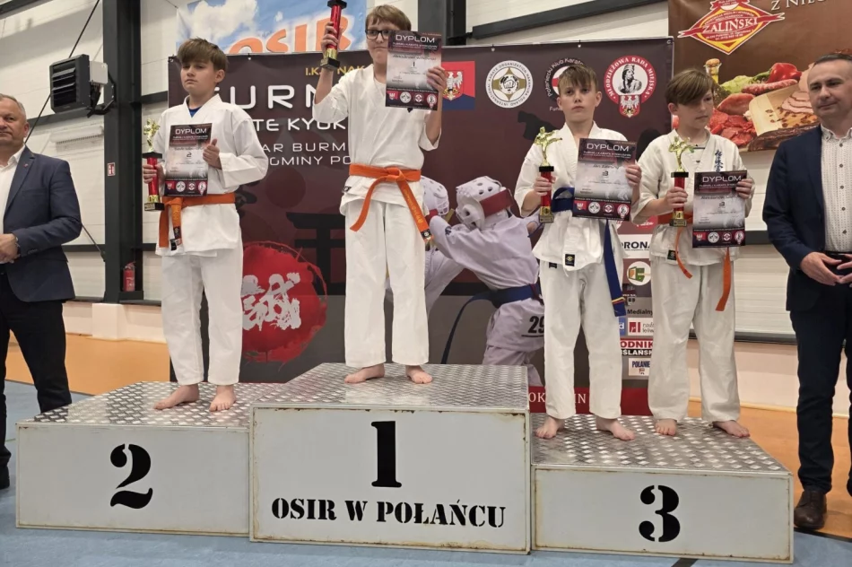 11 medali oraz 3 miejsce drużynowo na Turnieju w Połańcu dla zawodników Limanowskiego Klubu Kyokushin Karate - zdjęcie 11