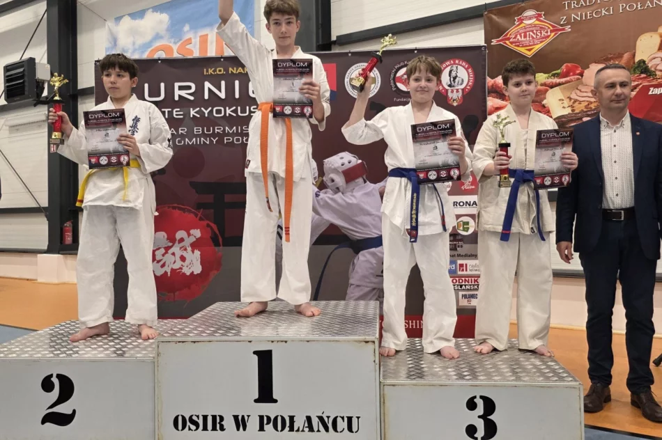 11 medali oraz 3 miejsce drużynowo na Turnieju w Połańcu dla zawodników Limanowskiego Klubu Kyokushin Karate - zdjęcie 12
