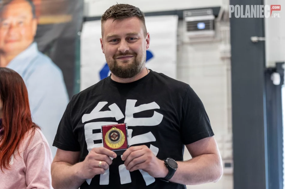 11 medali oraz 3 miejsce drużynowo na Turnieju w Połańcu dla zawodników Limanowskiego Klubu Kyokushin Karate - zdjęcie 15