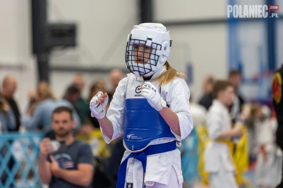 11 medali oraz 3 miejsce drużynowo na Turnieju w Połańcu dla zawodników Limanowskiego Klubu Kyokushin Karate - zdjęcie 18