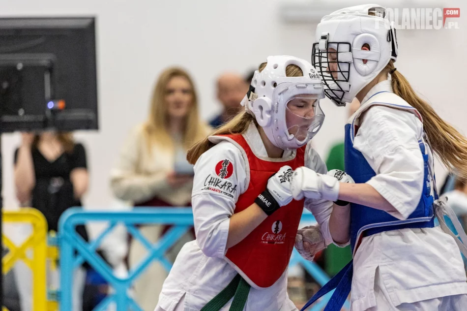11 medali oraz 3 miejsce drużynowo na Turnieju w Połańcu dla zawodników Limanowskiego Klubu Kyokushin Karate - zdjęcie 19