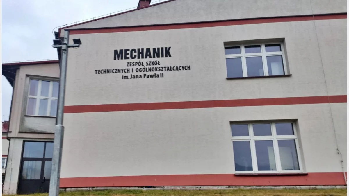 Budynek Zespołu Szkół Technicznych i Ogólnokształcących w Limanowej