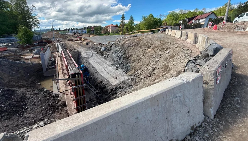 Osuwisko zamyka ulicę. Kolejne utrudnienia w mieście - zdjęcie 1