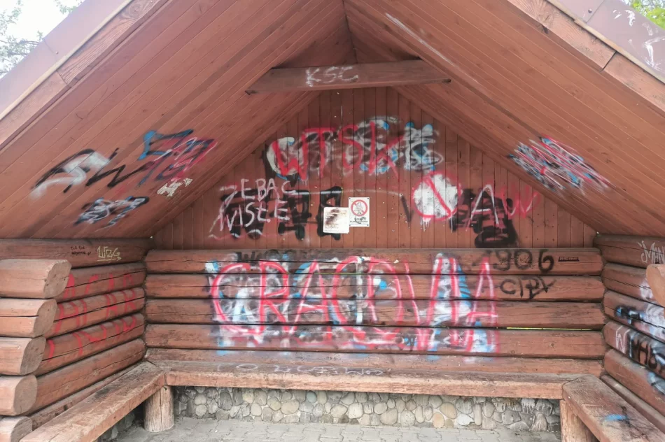 Urząd zgłasza wandalizm na policję i apeluje do mieszkańców - zdjęcie 5