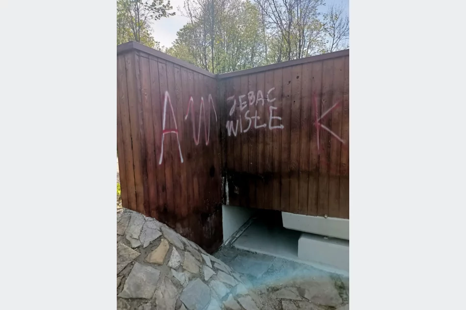Urząd zgłasza wandalizm na policję i apeluje do mieszkańców - zdjęcie 7