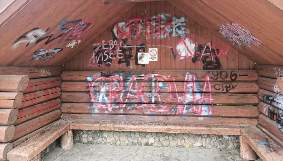 Urząd zgłasza wandalizm na policję i apeluje do mieszkańców - zdjęcie 1