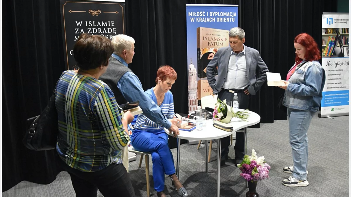 Pisarze Tanya Valko i Igor Kaczmarczyk podczas spotkania z czytelnikami w bibliotece w Limanowej.