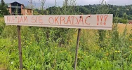 Był gruz, gałęzie i obornik. Po latach protestów wiata i chodnik do rozbiórki  - zdjęcie 2
