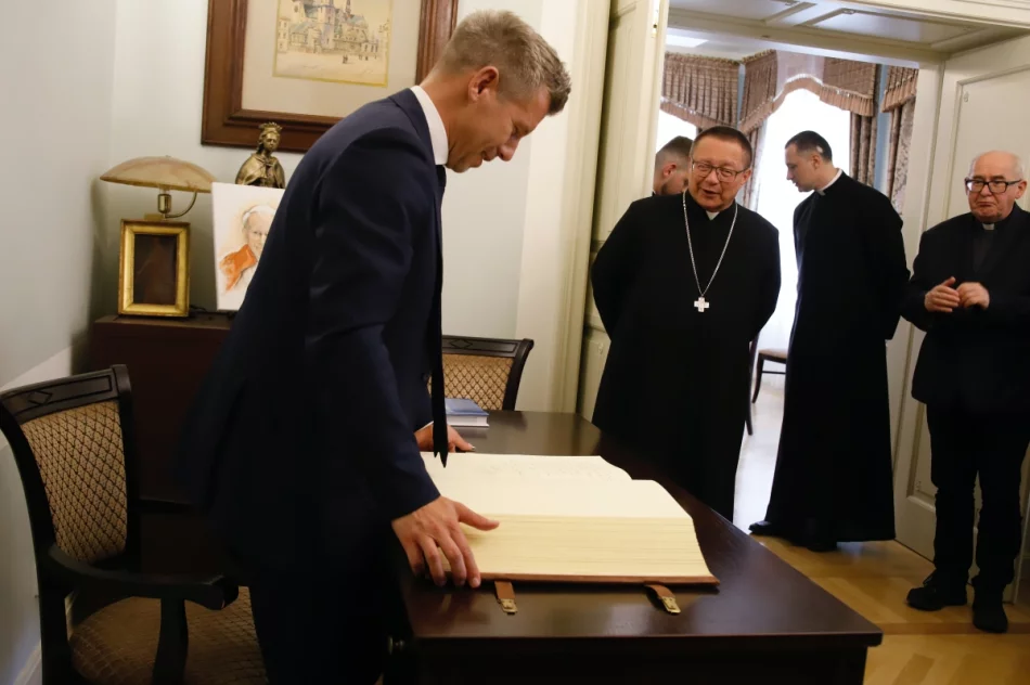 Premier Węgier z wizytą na Wawelu. Spotkał się z kard. Grzegorzem Rysiem - zdjęcie 2