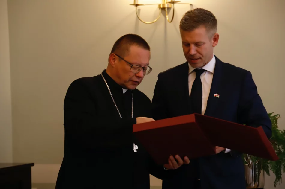 Premier Węgier z wizytą na Wawelu. Spotkał się z kard. Grzegorzem Rysiem - zdjęcie 4