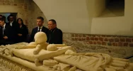 Premier Węgier z wizytą na Wawelu. Spotkał się z kard. Grzegorzem Rysiem - zdjęcie 5