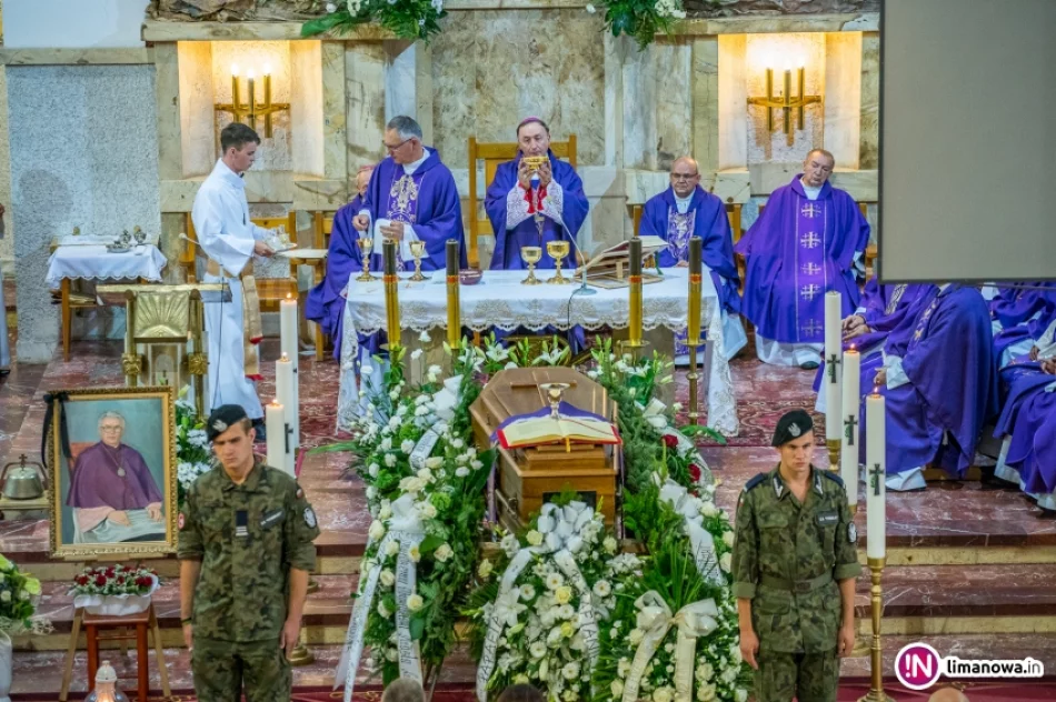 Ostatnie pożegnanie ks. prałata Jana Bukowca - zdjęcie 16