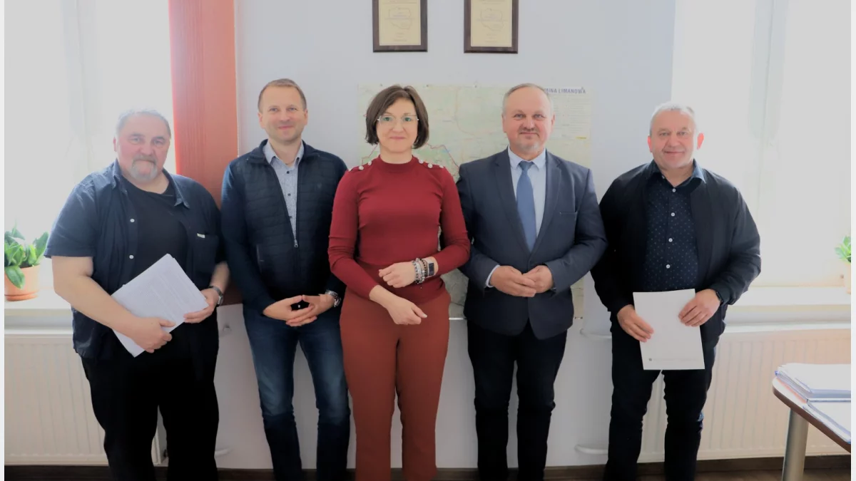 Nowy plac zabaw oraz remont boiska wielofunkcyjnego w Męcinie