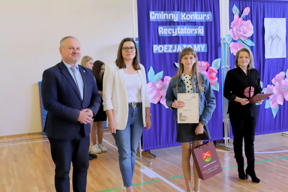 „Pan Tadeusz” wybrzmiał w Starej Wsi. Gminny Konkurs Recytatorski rozstrzygnięty! - zdjęcie 9