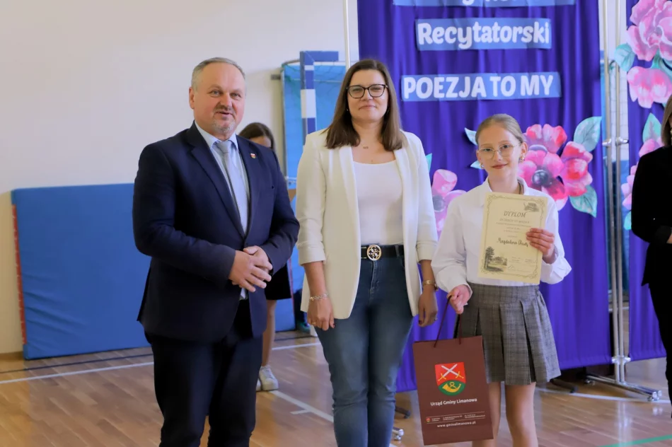 „Pan Tadeusz” wybrzmiał w Starej Wsi. Gminny Konkurs Recytatorski rozstrzygnięty! - zdjęcie 12