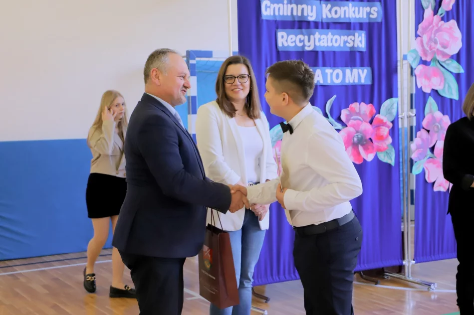 „Pan Tadeusz” wybrzmiał w Starej Wsi. Gminny Konkurs Recytatorski rozstrzygnięty! - zdjęcie 13