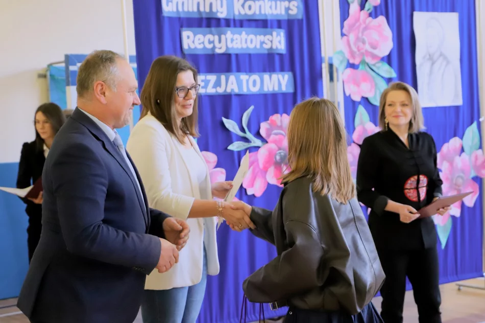 „Pan Tadeusz” wybrzmiał w Starej Wsi. Gminny Konkurs Recytatorski rozstrzygnięty! - zdjęcie 15
