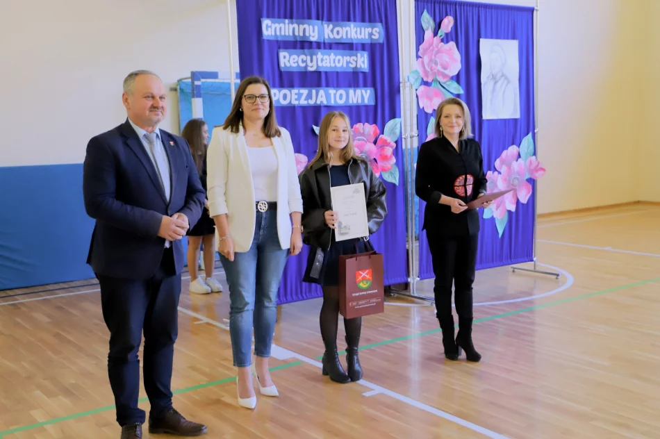 „Pan Tadeusz” wybrzmiał w Starej Wsi. Gminny Konkurs Recytatorski rozstrzygnięty! - zdjęcie 16