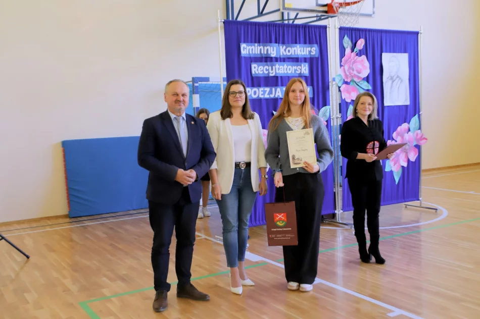 „Pan Tadeusz” wybrzmiał w Starej Wsi. Gminny Konkurs Recytatorski rozstrzygnięty! - zdjęcie 18