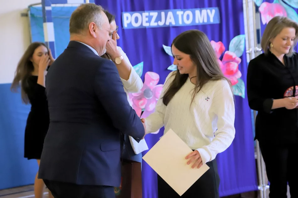 „Pan Tadeusz” wybrzmiał w Starej Wsi. Gminny Konkurs Recytatorski rozstrzygnięty! - zdjęcie 19