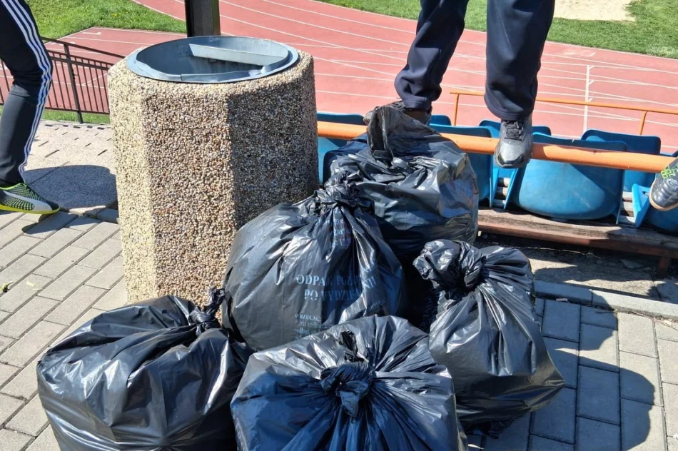 Miasto po wielkim sprzątaniu. Odpady zniknęły z parku, ulic i stadionu - zdjęcie 15