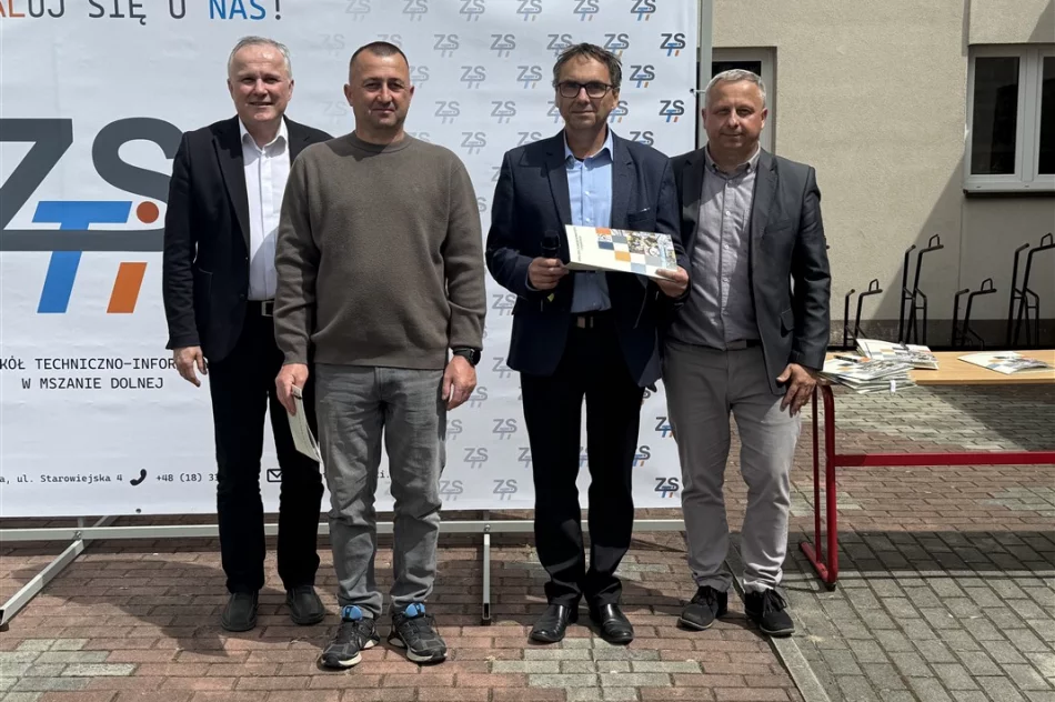 Ponad stu ósmoklasistów w finale turnieju zawodowego - zdjęcie 18
