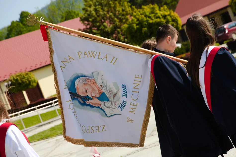 20 lat - jubileusz nadania imienia Szkole Podstawowej nr 1 w Męcinie - zdjęcie 5