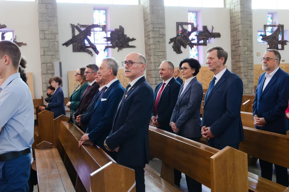 20 lat - jubileusz nadania imienia Szkole Podstawowej nr 1 w Męcinie - zdjęcie 11