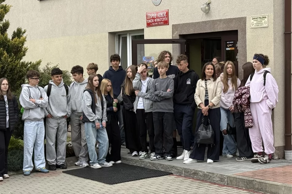 Ósmoklasiści sprawdzali ofertę technikum - zdjęcie 4
