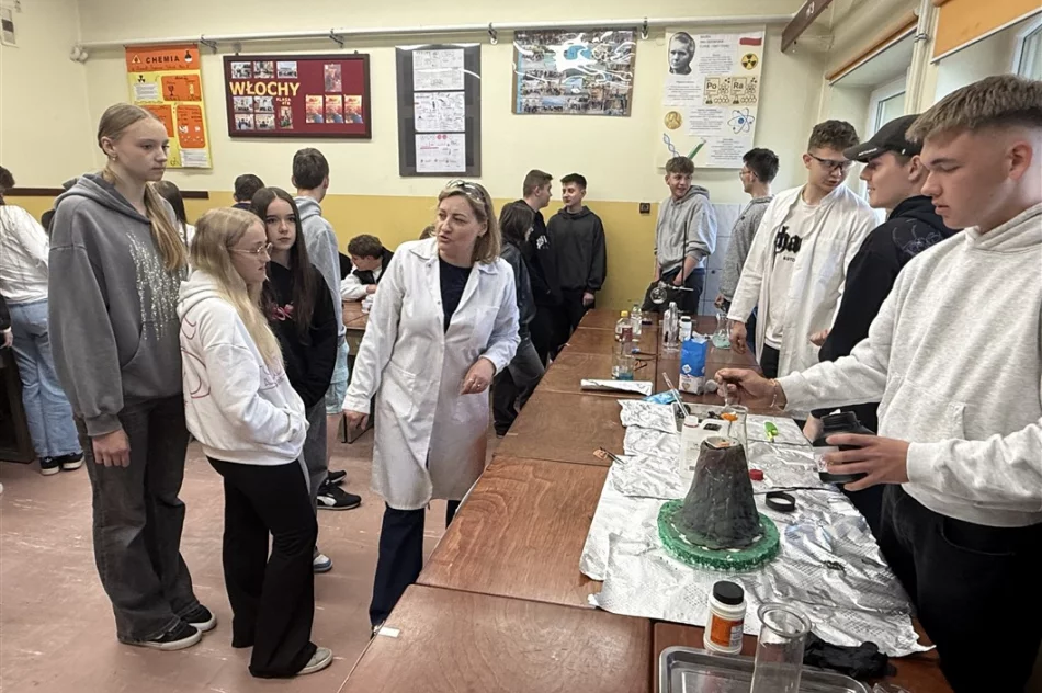 Ósmoklasiści sprawdzali ofertę technikum - zdjęcie 7