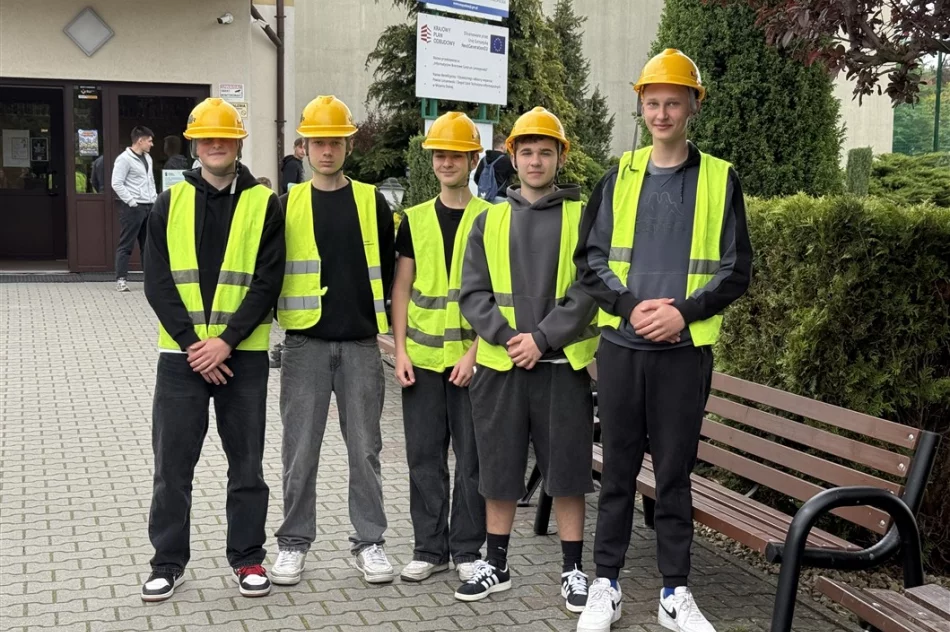 Ósmoklasiści sprawdzali ofertę technikum - zdjęcie 9