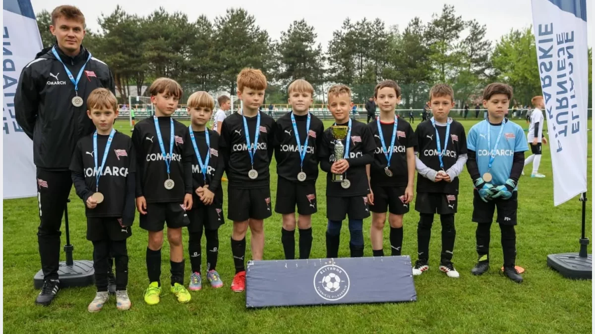 Młodzi piłkarze z Limanowej zagrali w barwach AP Cracovia/Fot.: AP Mam Talent Limanowa