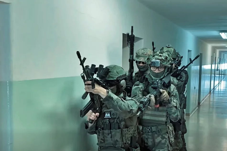 Szkoła prezentuje działania grupy Quick Reaction Force - zdjęcie 7