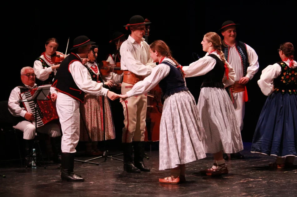 W Limanowskim Domu Kultury odbyło się spotkanie z tradycją i folklorem - zdjęcie 7