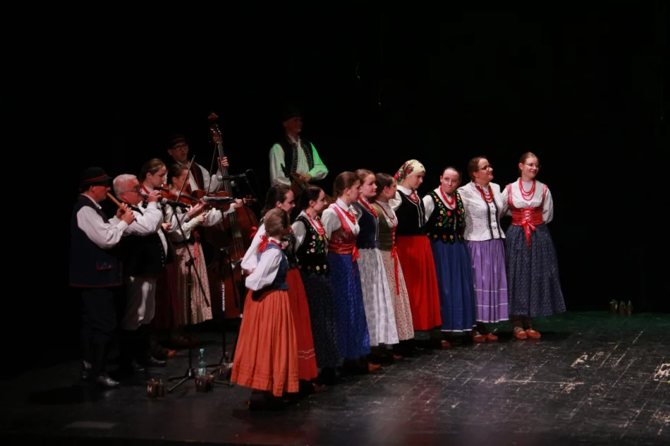 W Limanowskim Domu Kultury odbyło się spotkanie z tradycją i folklorem - zdjęcie 11