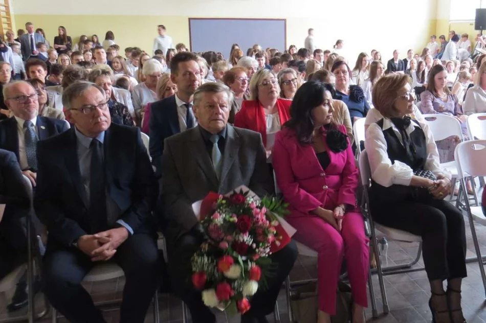 Uroczyste obchody rocznicy urodzin Marii Konopnickiej w Zespole Szkolno-Przedszkolnym nr 1  - zdjęcie 3