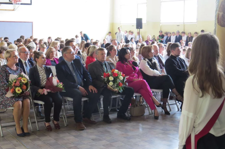 Uroczyste obchody rocznicy urodzin Marii Konopnickiej w Zespole Szkolno-Przedszkolnym nr 1  - zdjęcie 5