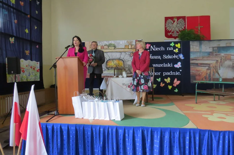 Uroczyste obchody rocznicy urodzin Marii Konopnickiej w Zespole Szkolno-Przedszkolnym nr 1  - zdjęcie 6