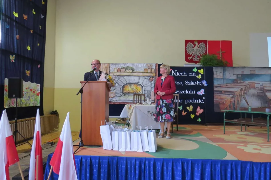 Uroczyste obchody rocznicy urodzin Marii Konopnickiej w Zespole Szkolno-Przedszkolnym nr 1  - zdjęcie 10