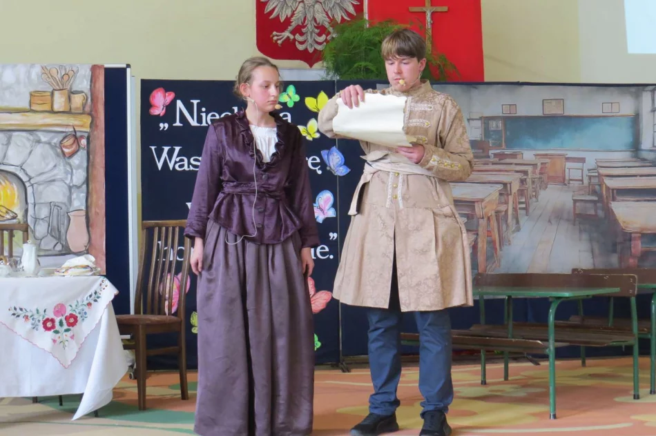 Uroczyste obchody rocznicy urodzin Marii Konopnickiej w Zespole Szkolno-Przedszkolnym nr 1  - zdjęcie 17