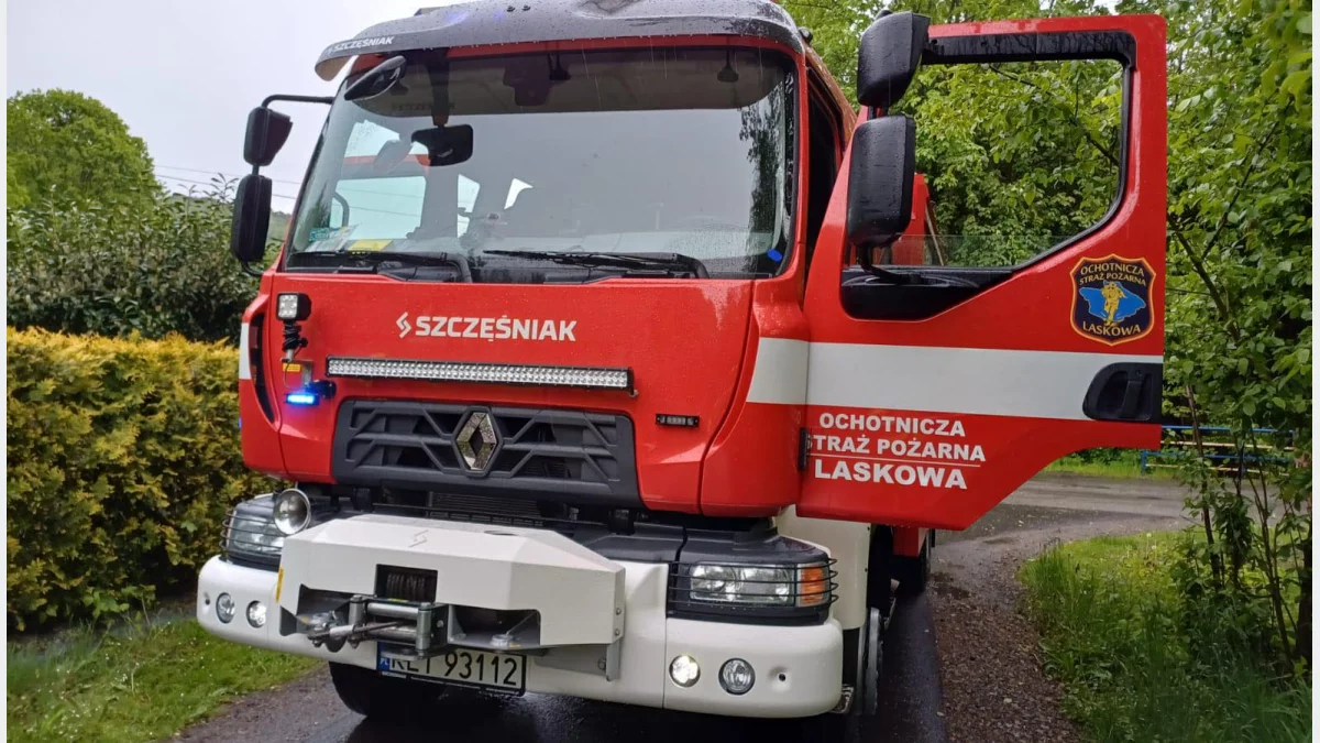 Strażacy wezwani do pożaru samochodu