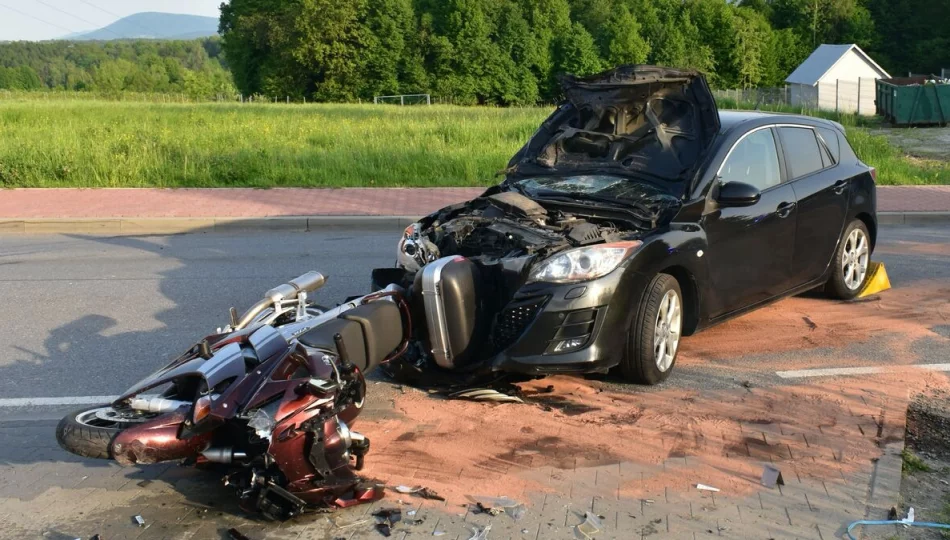 Motocyklista ranny w zderzeniu z samochodem. Wezwano LPR - zdjęcie 1