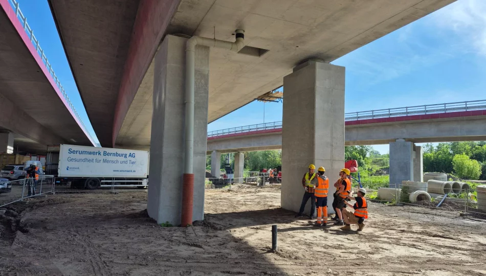Akcja wewnątrz estakady. Nietypowe ćwiczenia ratunkowe na budowie S7 - zdjęcie 1