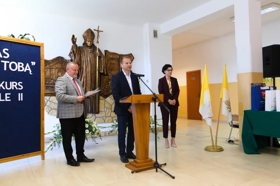 XIV Gminny Konkurs o Janie Pawle II „Szukałem Was – idziemy za Tobą" - zdjęcie 6