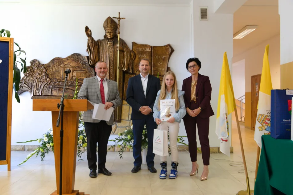 XIV Gminny Konkurs o Janie Pawle II „Szukałem Was – idziemy za Tobą" - zdjęcie 11