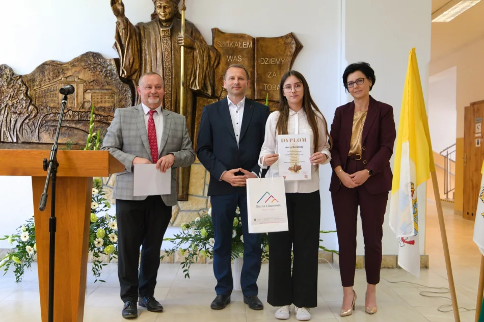 XIV Gminny Konkurs o Janie Pawle II „Szukałem Was – idziemy za Tobą" - zdjęcie 14