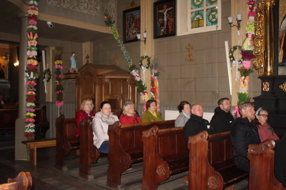 Frasobliwy wrócił na stary dąb - zdjęcie 13